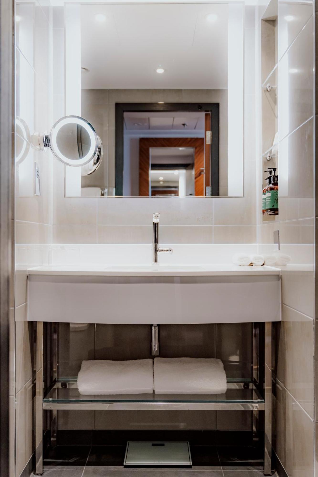 Crowne Plaza - - Embankment 4* London